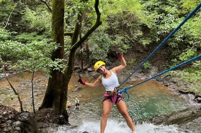 Nosara, cascade “la mauvaise nuit”, descente en rappel guidée, randonnée jungle, transfert hôtel, équipement sécurité inclus.