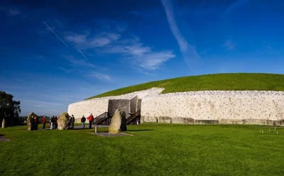 Start from dublin’s molly malone statue, explore newgrange & knowth with entry included, plus monasterboice’s high crosses—small group, local guide, transport.
