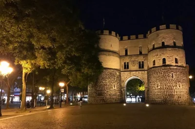 Découvrez cologne hantée avec un jeu de piste autonome. résolvez des énigmes, explorez la cathédrale, la vieille ville et plus encore. jouez quand vous voulez, idéal pour les curieux.