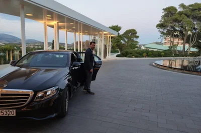 Trasferimento privato in mercedes dall’aeroporto di atene al tuo hotel. comfort, consigli locali e autisti esperti per un arrivo senza stress ad atene.