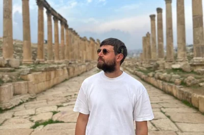 See rome in a day with a private guide & executive car. visit trevi fountain, pantheon, trastevere, and hidden gems. hotel pickup included.