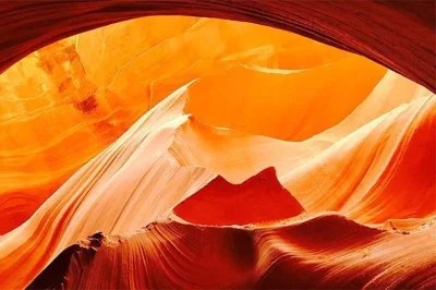 Step into antelope canyon’s swirling colors, hike to horseshoe bend’s overlook, and travel from las vegas with lunch, wifi, and a navajo guide included.