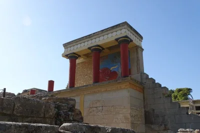 Step into cretan village life, taste fresh olive oil, and explore knossos palace on this private day trip from heraklion with lunch and hotel pickup included.
