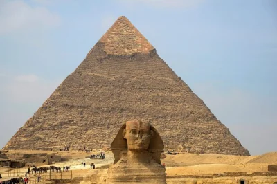 Scopri le piramidi di giza e il museo egizio con un tour guidato da sharm el-sheikh. include pranzo, trasferimenti e guida egittologa esperta.