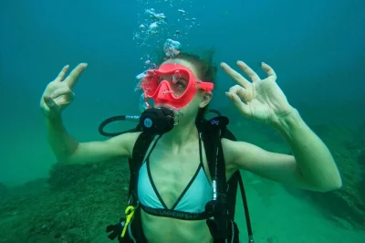 Descubre el buceo y snorkel en fujairah. incluye el programa padi discovery, almuerzo bbq, fotos bajo el agua y todo el equipo. reserva tu lugar ahora.