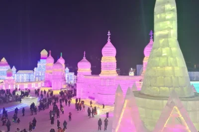Viva o festival de gelo de harbin 2025 com guia particular. explore a feira de neve da ilha do sol, experimente a culinária manchu-han e descubra o ice & snow world.