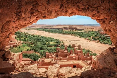 Tour privado de 3 días por el desierto de marruecos, de fes a marrakech. paseo en camello por erg chebbi, visita a aït benhaddou y cruce del atlas. reserva tu aventura en el sahara.