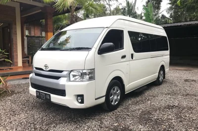 Entdecke ubud im privaten 15-sitzer van. erlebe tegenungan wasserfall, tirta empul tempel, vulkanblick bei kintamani und die reisterrassen von tegalalang an einem tag.