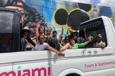 Miami entdecken: art deco, little havana, wynwood walls & design district bei einer panoramabus-tour mit glasdach. deutsch, englisch, französisch oder spanisch.