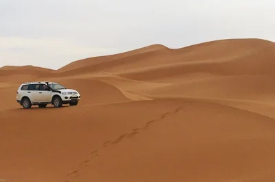 Erg chigaga, désert du sahara : balade à dos de chameau, rencontre avec des nomades, nuit en tente confortable, visite de villages berbères. repas et transport privé inclus.