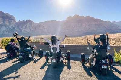 Sinta o ar do deserto pilotando um canam trike pelo red rock canyon, com música, paradas selecionadas e ritmo livre. capacetes, mapas e água inclusos.