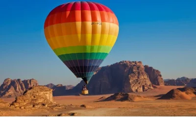 Découvrez petra, flottez dans la mer morte et dormez sous les étoiles de wadi rum lors de ce circuit de 8 jours en jordanie avec guides experts, transports et hôtels inclus.