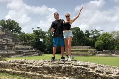 Belize höhlen-tubing und altun ha maya-ruinen privat erleben. inkl. mittagessen, lokaler guide & transport. entdecke höhlen, tempel und tierwelt an einem tag.