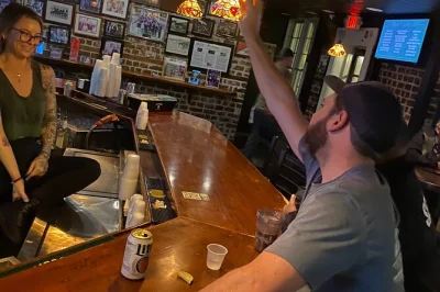 Découvrez savannah et ses bars hantés dans le quartier historique. balade, histoires de fantômes et cocktails avec un guide local. réservez vite !