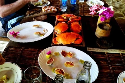 Scopri i mercati di malindi, naviga in canoa fino all'isola robinson per pranzo e passeggia nel canyon di marafa hell's kitchen al tramonto. guida privata, trasporto e pranzo inclusi.