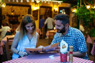 Scopri capo sounio e il tempio di poseidone con un tour privato. guida locale, caffè greco, viste sul mare e soste per pesce fresco incluse.