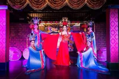 Blue dragon cabaret tickets in ao nang, krabi buchen. erlebe eine mitreißende show mit musik, tanz und spektakulären kostümen. für alle altersgruppen geeignet. jetzt plätze sichern.