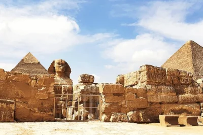 Découvrez les pyramides, le musée Égyptien, les catacombes et la citadelle d’alexandrie. guide privé, itinéraire flexible et transferts inclus. réservez votre aventure en Égypte.