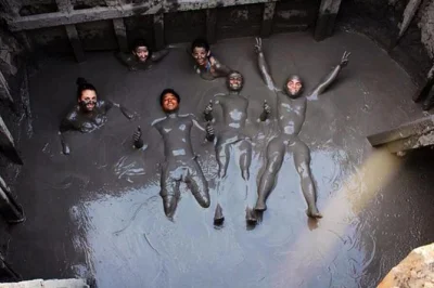 Erlebe ein warmes schlammbad am totumo vulkan bei cartagena und genieße anschließend ein leckeres fisch-mittagessen am strand von manzanillo del mar. inklusive abholung und lokalem guide.