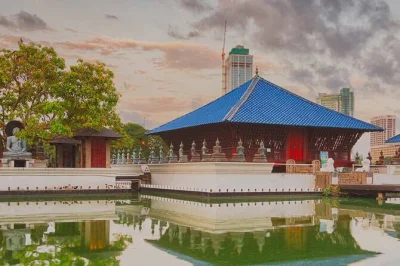 Explore colombo em um dia—visite o templo gangaramaya, galle face green, museu nacional de colombo e muito mais. tour privado pela cidade com insights locais e joias escondidas.