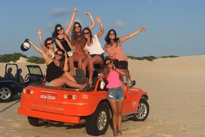 Explorez les dunes de genipabu en buggy jusqu’à la plage de jacuma. nagez dans des lagunes, testez la tyrolienne et découvrez la côte nord du rn avec un guide local. réservez votre aventure !