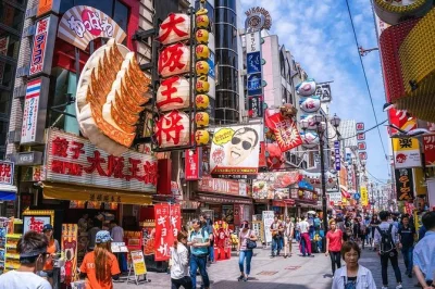 Esplora i vicoli, i mercati e i quartieri di osaka con una guida locale autorizzata. scopri dotonbori, shinsekai, il mercato kuromon e molto altro in 6 ore.