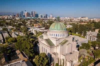 Descubra o lado assombrado de hollywood neste tour fantasma só para adultos em los angeles. visite o tcl chinese theatre, pantages theatre e conheça segredos de celebridades após o anoitecer.