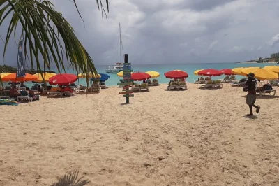 Descubra as melhores praias de st maarten — maho, mullet e orient bay — em um passeio cheio de diversão. veja aviões pousando, nade e aproveite a cultura local.