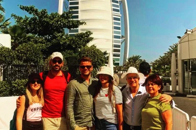 Découvrez la vieille ville de dubai, traversez la crique en abra, explorez les souks d’or et d’épices, et admirez palm jumeirah et le dubai frame. réservez votre visite de dubai dès maintenant