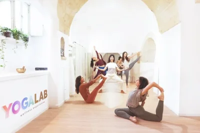 Commencez votre journée par une séance de yoga matinale au yogalab, situé dans le palazzo sambiasi à lecce. professeurs certifiés, cours en italien et en anglais, tapis fournis.