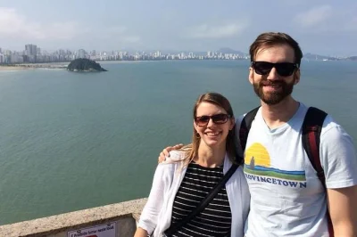 Scopri il museo del caffè di santos, il porto di santos e le spiagge di guarujá in un tour privato da são paulo. guida, trasporto e pick-up in hotel inclusi.