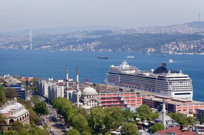 Trasferimento privato da hotel a porto crociere di istanbul. viaggio veloce, comodo e senza stress con autista locale. perfetto per partire in crociera.