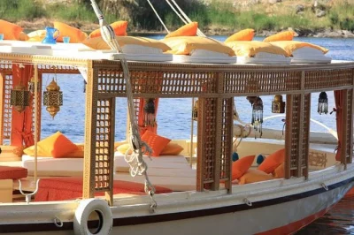 Reserve uma viagem privada de felucca pelo nilo saindo de aswan. desfrute de refeições núbias, fogueiras à beira do rio e vistas tranquilas do rio. todas as refeições e transporte incluídos.