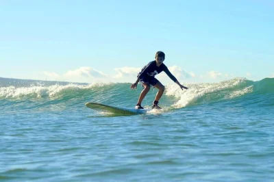 Try surfing on maui’s south shore with a local instructor, small group size, and all gear included. book now for a fun 2-hour surf lesson at kalama beach park.