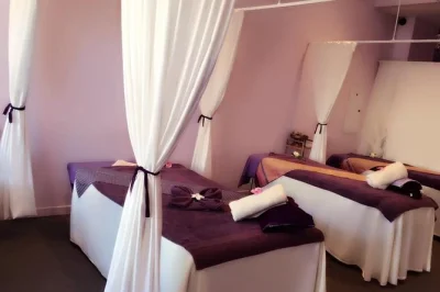 Vivi un autentico massaggio thai nel cuore di rotorua cbd. scegli tra massaggi deep tissue, aromaterapia, riflessologia plantare e molto altro. terapisti qualificati, posizione comoda.