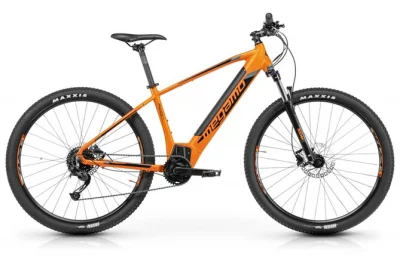 Descubre las colinas de sorrento y amalfi en una e-bike con suspensión delantera, casco y luces incluidos. reserva tu bici y vive una aventura auténtica.