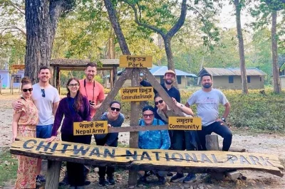 Scopri il meglio del nepal con guida privata: templi di kathmandu, safari nella giungla di chitwan e panorami sul lago di pokhara. hotel inclusi e trasporti comodi.