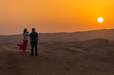 Découvrez dubaï avec un safari dans les dunes rouges : sensations fortes en 4x4, sandboard, balade à dos de chameau et dîner bbq en plein désert. prise en charge à l’hôtel incluse. réservez 