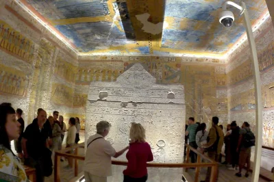 Tour privado de 2 días en luxor desde hurghada. visita karnak, templo de luxor, valle de los reyes y templo de hatshepsut. incluye hotel, guía, traslados y comidas.