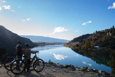 Cycle the lake dunstan trail on a premium e-bike. includes shuttle, gear, and local support. discover cromwell’s heritage and otago’s vineyards.