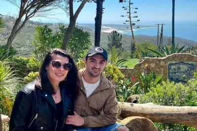 Parcourez la côte portugaise en voiture décapotable privée. visitez cabo da roca, estoril, la tour de belém et bien plus. arrêts flexibles, café inclus. réservez votre aventure.