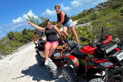 Erlebe providenciales auf einer atv-tour mit lokalem guide. entdecke traumhafte strände, promi-villen und genieße ein mittagessen mit blick auf die marina. jetzt buchen!