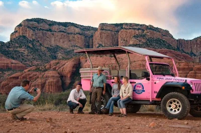Sedona, red rocks, passeio de jeep com vistas panorâmicas, histórias locais e pôr do sol. transporte ida e volta incluso para uma experiência inesquecível.