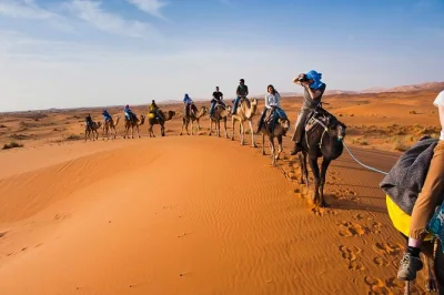 Parti da fez, attraversa l’atlante e vivi il deserto del sahara a merzouga con cammelli, guida locale e notti sotto le stelle. prenota ora la tua avventura unica.