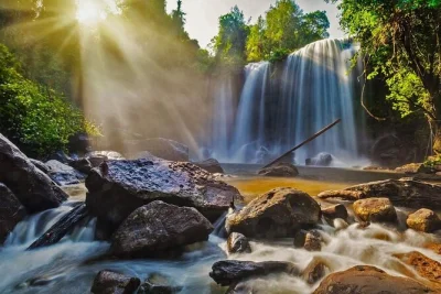 Scopri il parco nazionale di phnom kulen, cammina fino alle cascate, ammira i 1000 lingas e visita una fabbrica locale di zucchero di palma in un’escursione guidata da siem reap.