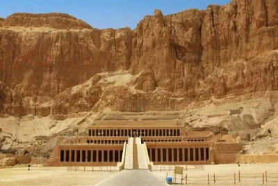 Explore o vale dos reis, o templo de hatshepsut e as colunas de memnon em luxor com guia local. inclui traslado do hotel. garanta sua vaga!