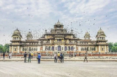 Buchen sie jaipur darshan mit dem auto für eine ganztägige stadtrundfahrt. inklusive amber fort, hawa mahal, city palace & mehr. abholung und rückfahrt zum hotel inklusive.