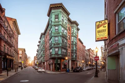 Entdecke bostons north end mit einem mafia-rätselspiel auf deinem handy. löse hinweise an orten wie battery wharf und all saints way – flexibel und ohne stress.