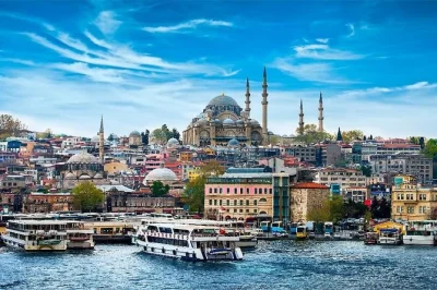 Scopri le vie antiche di istanbul con una guida locale, da santa sofia al gran bazar. tour con guida inclusa—prenota subito il tuo posto.