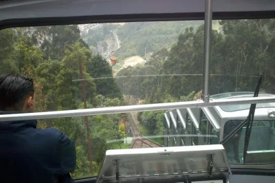 Découvrez bogotá avec un guide local, visitez le musée de l’or et monserrate. transport privé et arrêts flexibles inclus. réservez vite.